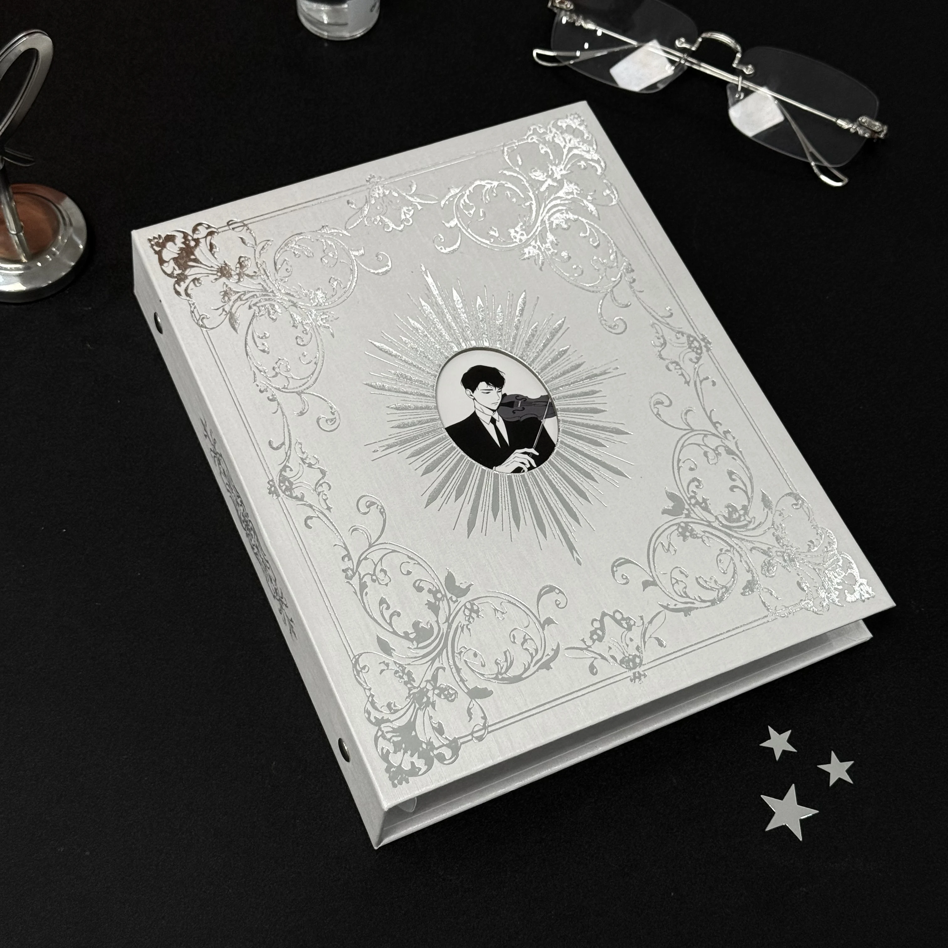 Silver Foil A5 Photo Album with Cut-out Windows, 4-Pocket Display Book for 3x5