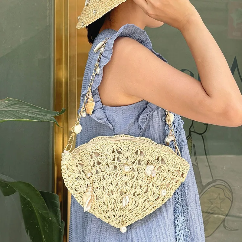 

2025 Summer Bohemian Seashell Crossbody Bag Straw Woven Bag Fashion Fan-shaped Evening Bags Women Hollow Out Woven Shoulder Bags