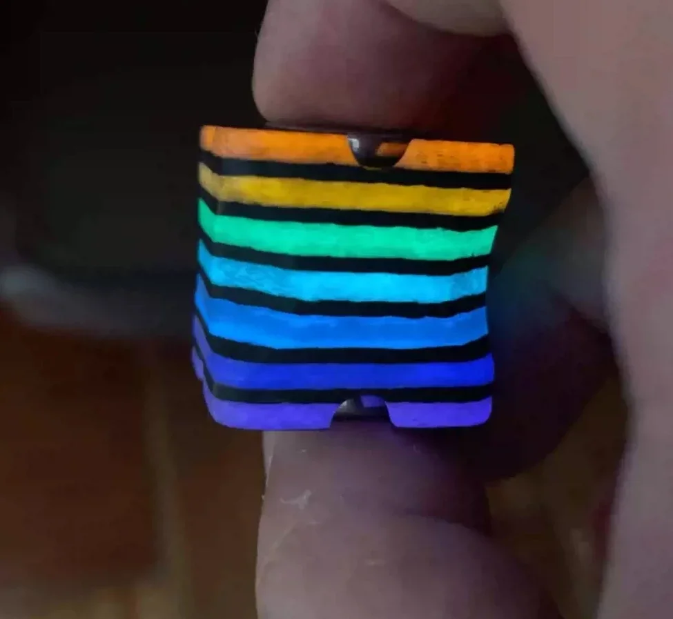 USED EDC Rainbow carbon fiber night light fingertip gyroscope Decompression toys