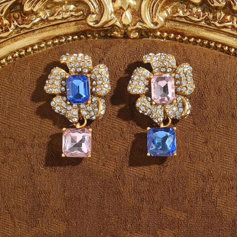 

Antique Gold Plated Rhinestone Flower Drop Earrings Vintage Pendant Pink Blue Crystal High Luxury Women Engagement Charm Jewelry