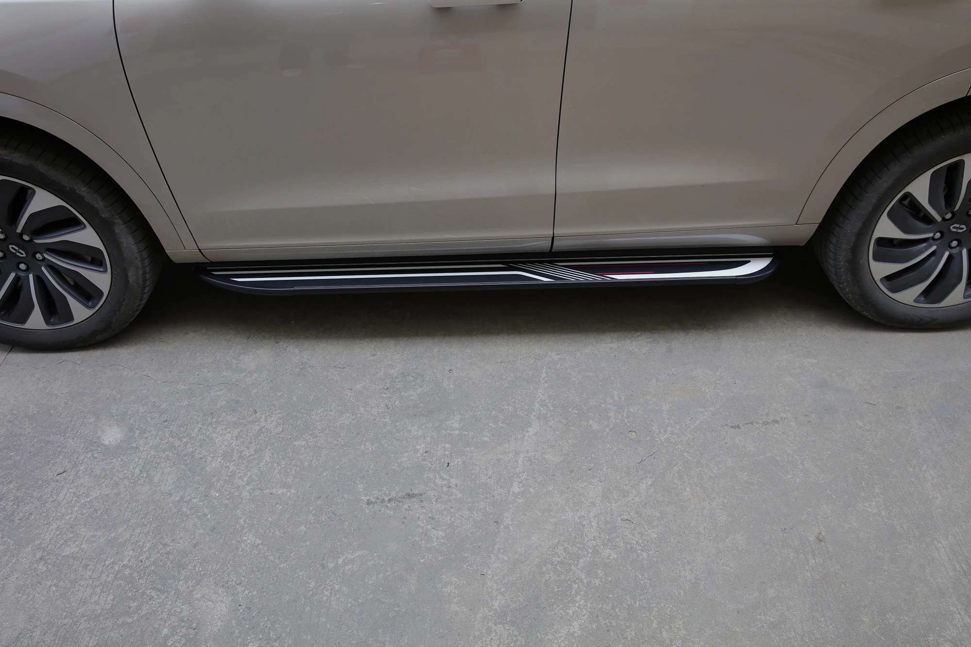 2 قطعة مناسبة لسيارة رينج روفر فيلار 2018-2025 لوحات الجري خطوات جانبية Nerf Bar الألومنيوم MD