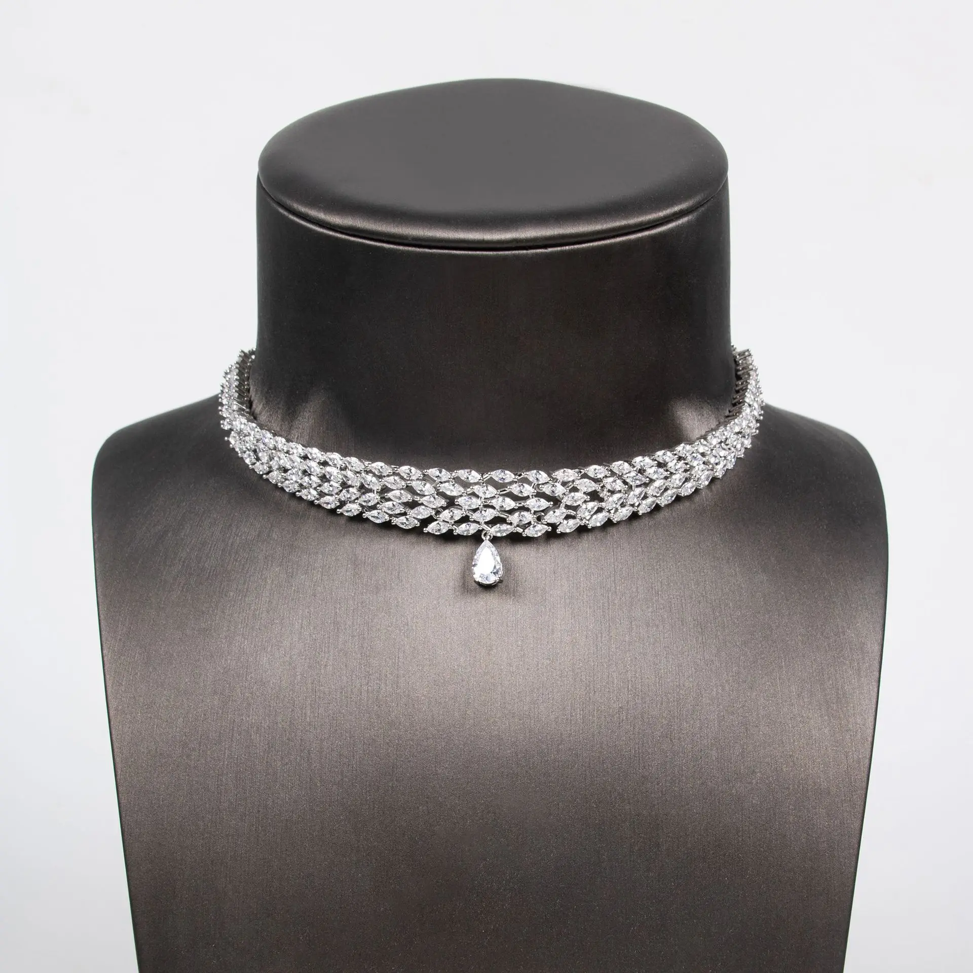 

HIBRIDE Luxury Necklace Pendant Water Drop Jewelry Necklace Earrings Graduation Dress Versatile Set Party Event Wedding S-589