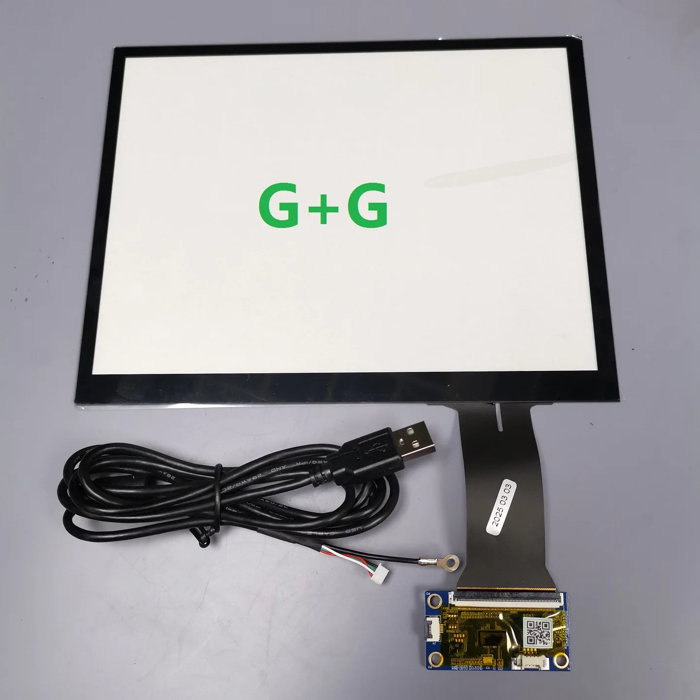 9.7-inch capacitive touch screen with a 4:3 aspect ratio, USB universal interface, supporting Linux, Windows 7/8/10, Android, an