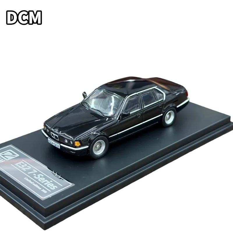 

DCM 1:64 BMW E32 7-Series Cast Alloy Static Car Model, Boys' Holiday Gift Toy Collection Decoration Item.