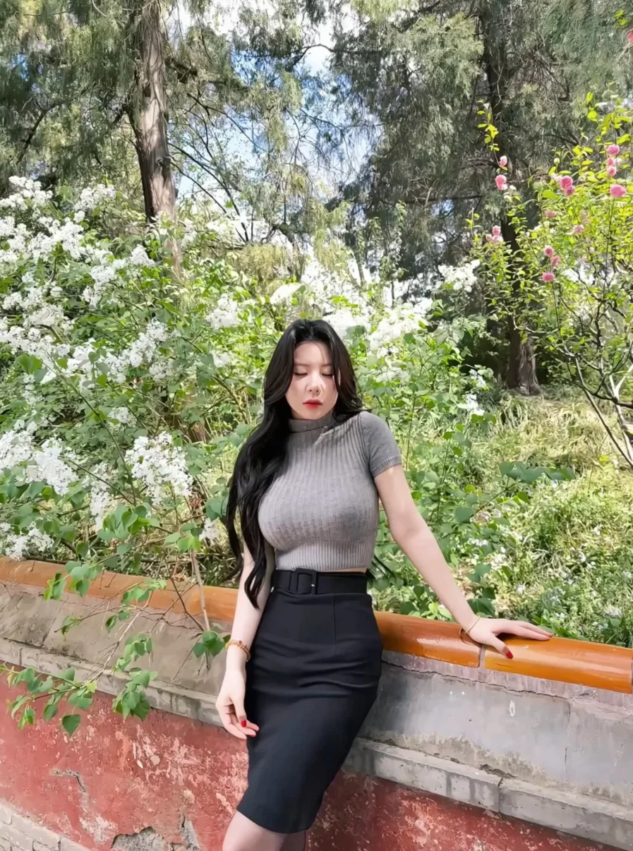 

Spring 2025 Sexy Spicy Girl High Waist Slimming Mid-Length f Skirt Faion Set Tight Fit Split Polyester Fiber Women's Wear