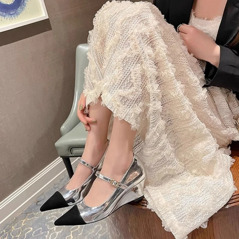 

Туфли из лакированной кожи на танкетке с цветными блоками, новые летние модные туфли с острым носком и нескользящим ремешком на нескользящем каблуке