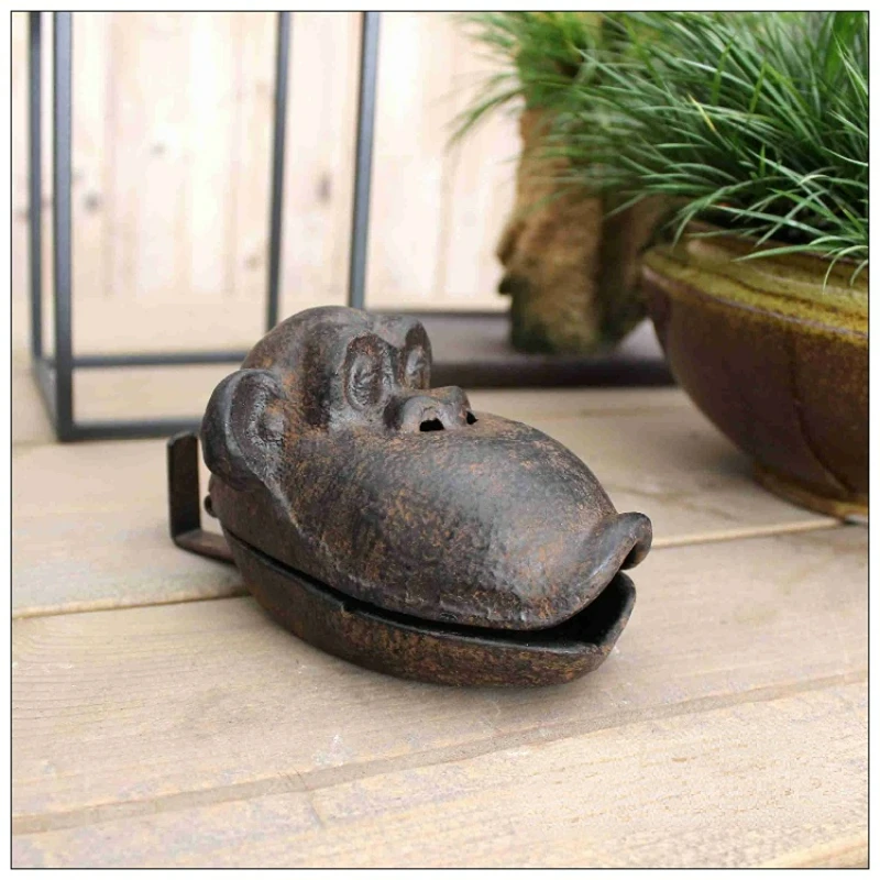 American Rural Cast Iron Orangutan Metal Ashtray Home Coffee Table Desk Window Retro Decorative Ornaments Playful Gift