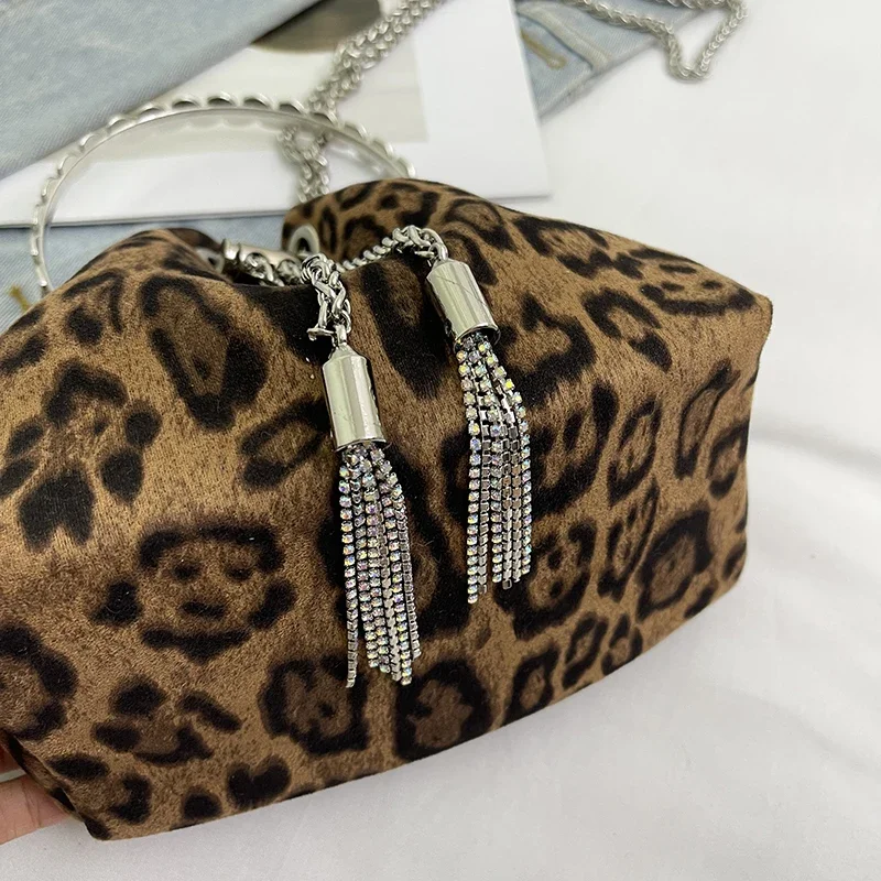 Trend Ring Strass Griff Handtasche Mode Leopard Print frauen Kordelzug Quaste Eimer Tasche Weibliche Hochzeit Party Kupplungen