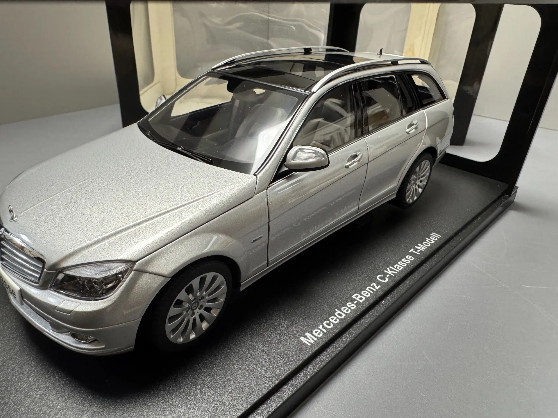 Autoart 1:18 C-Klasse T-Modell Wagon Silver Simulation Limited Edition All Open Alloy Metal Static Car Model Toy Gift
