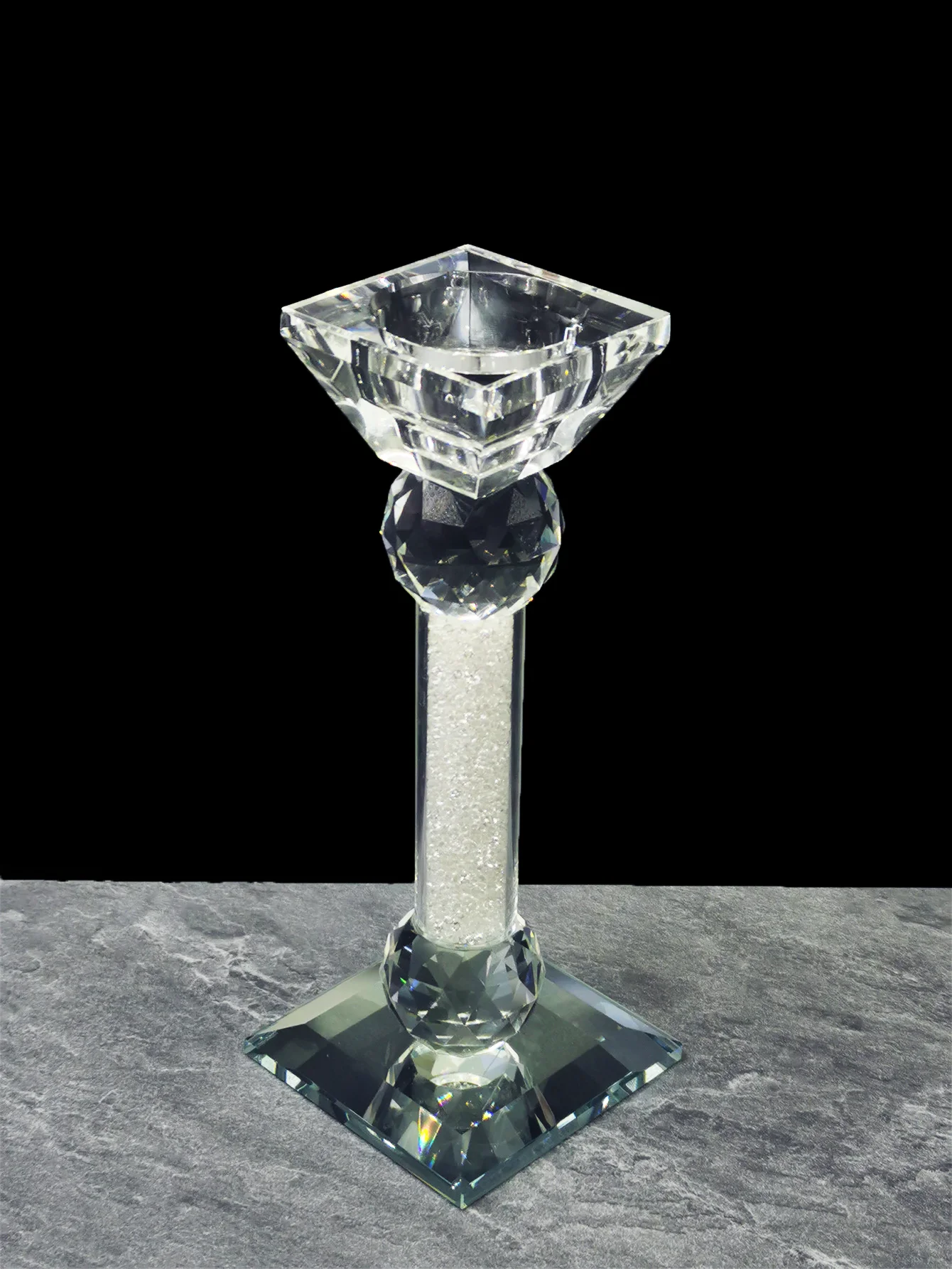 A large-size handmade crystal candlestick, trapezoidal double diamond goblet, oil lamp, high temperature resistant crystal glass, suitable for daily home decoration, wedding, Ramadan, livestock, birthday, banquet and festive party decoration ornaments, daily necessities, romantic candlelight atmosphere photo decoration dinner candlestick props
