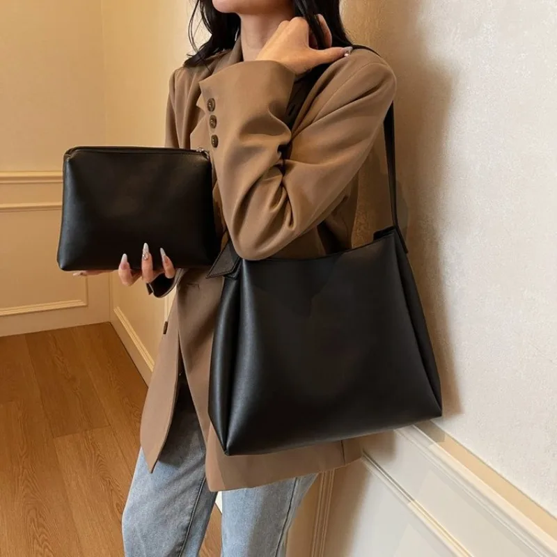 

Simple Chic Textured Leather Satchel For Women Luxury Designer Crossbody Large Capacity Diaper Bag Elegant Commuter Solid Color