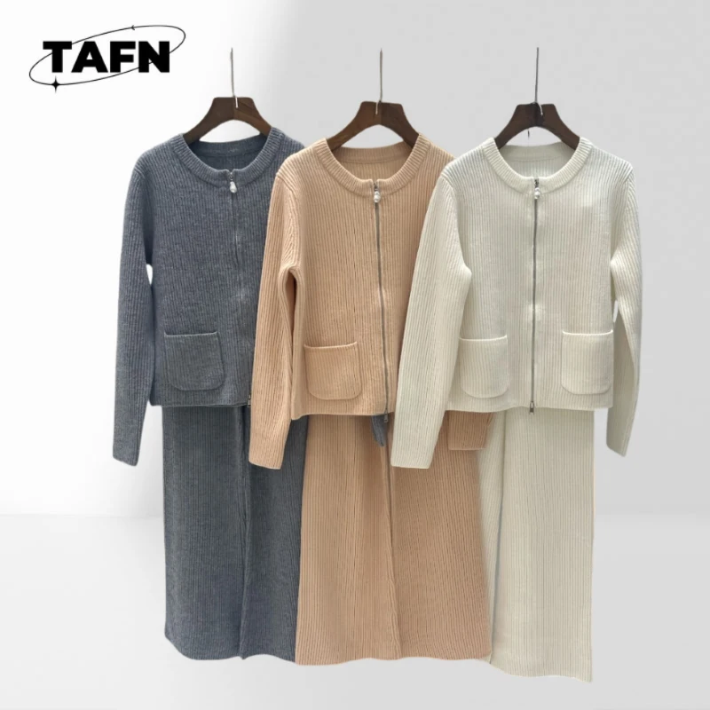 

Женский повседневный комплект: брюки и топ – идеально для ежедневной носки. Элегантный женский комплект с длинными брюками – идеально для работы и отдыха AK1128