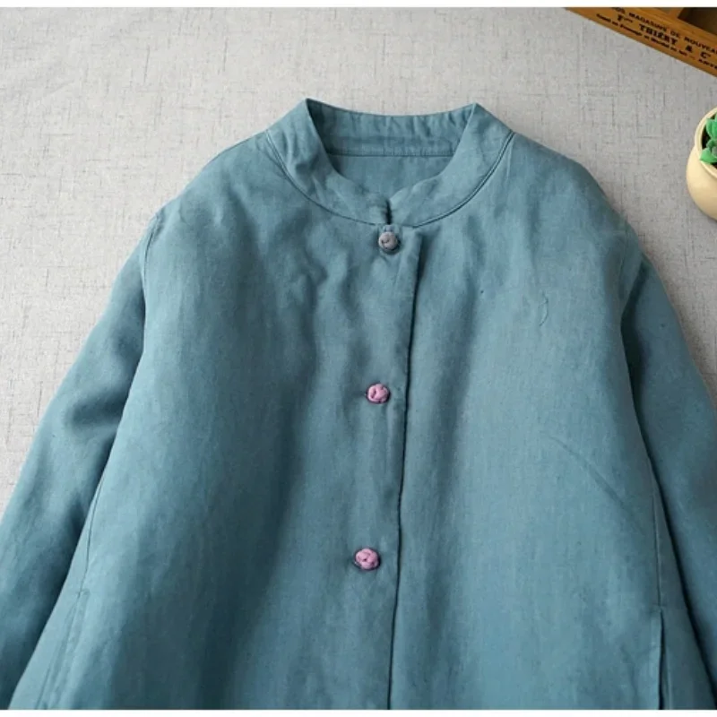 سترة نسائية شتوية طويلة جديدة لعام 2025 على الطراز الصيني بياقة واقفة وجيب بأزرار معطف نسائي سميك ملابس خارجية غير رسمية بأكمام طويلة