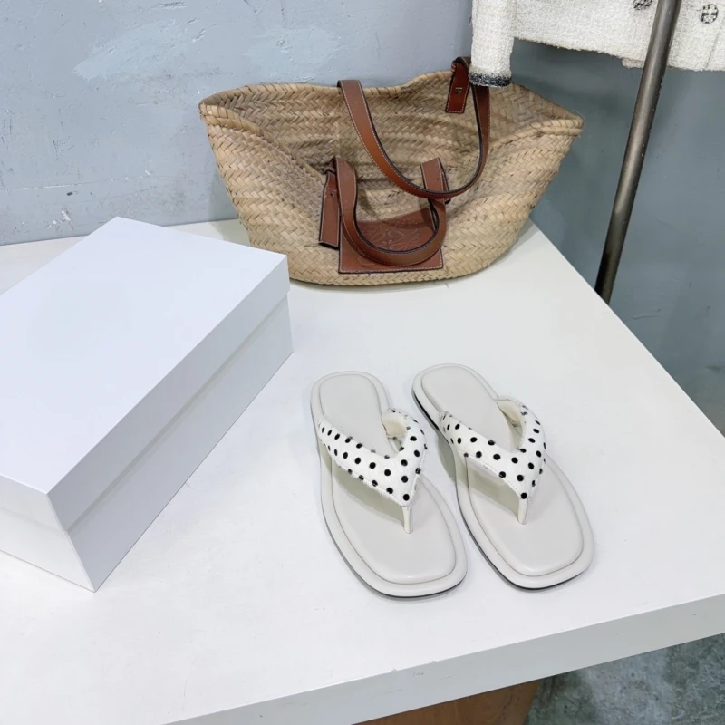 Ma Mao flip flops, women's summer new style, worn outside, sugar flat bottom, clip toe fashionable women's cool slippers