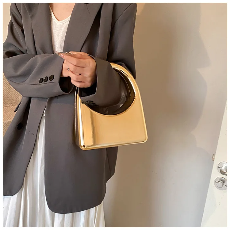 

2025 Fashion Evening Clutch Socialite Chain Accent Bag Glamorous Top Handle Purse Designer Inspired Shoulder Bag Elegant Dinner