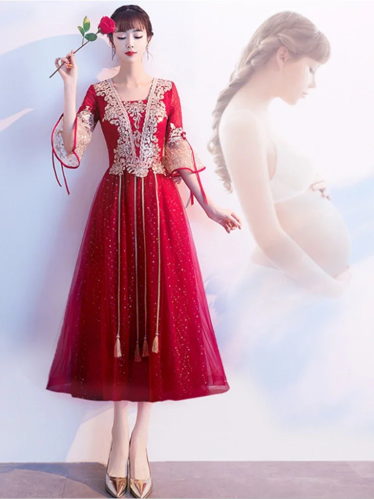 ชุดเดรสเจ้าสาวสีแดงชุดเดรสชุดกี่เพ้าเจ้าสาวจากจีนชุดเดรสสำหรับสตรีมีครรภ์ผ้าเย็บปักงานราตรีหรูหรา