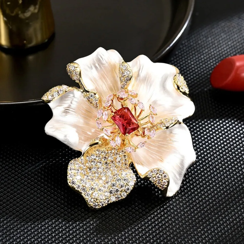 Fashion Elegant Flower Brooch Pins Exquisite Lapel Pin French Vintage Metal Pins Charming Jewelry Suit Jacket Brooch Banquet
