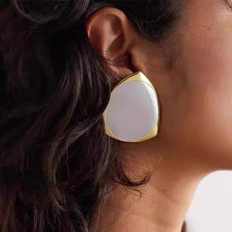 

Simple and atmospheric gold-plated color blocked ear clip