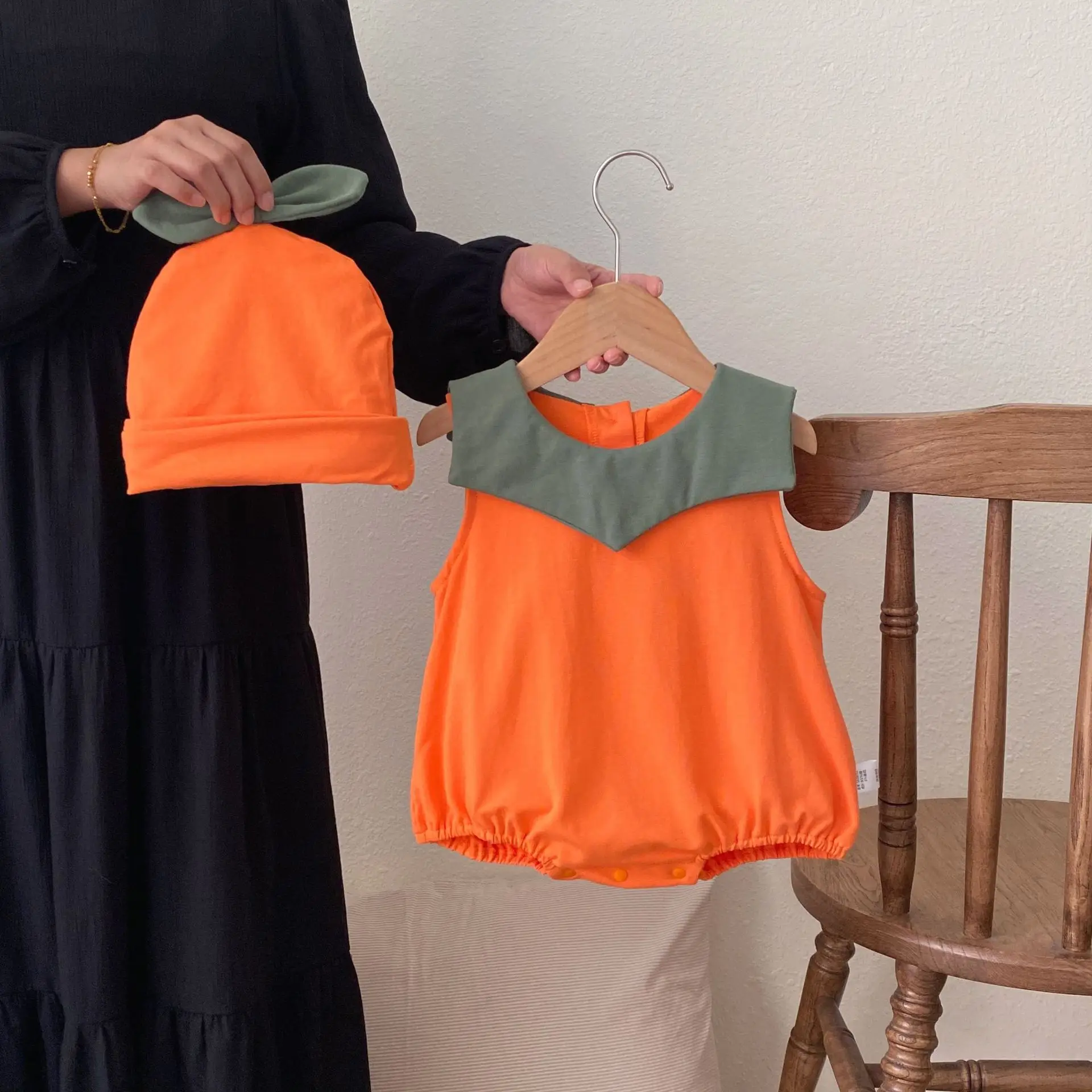 

Halloween Baby Cotton Costume Set Funny Round Neck Sleeveless Pumpkin Romper for Toddler Boys Crawling Suit with Hat Bodysuits