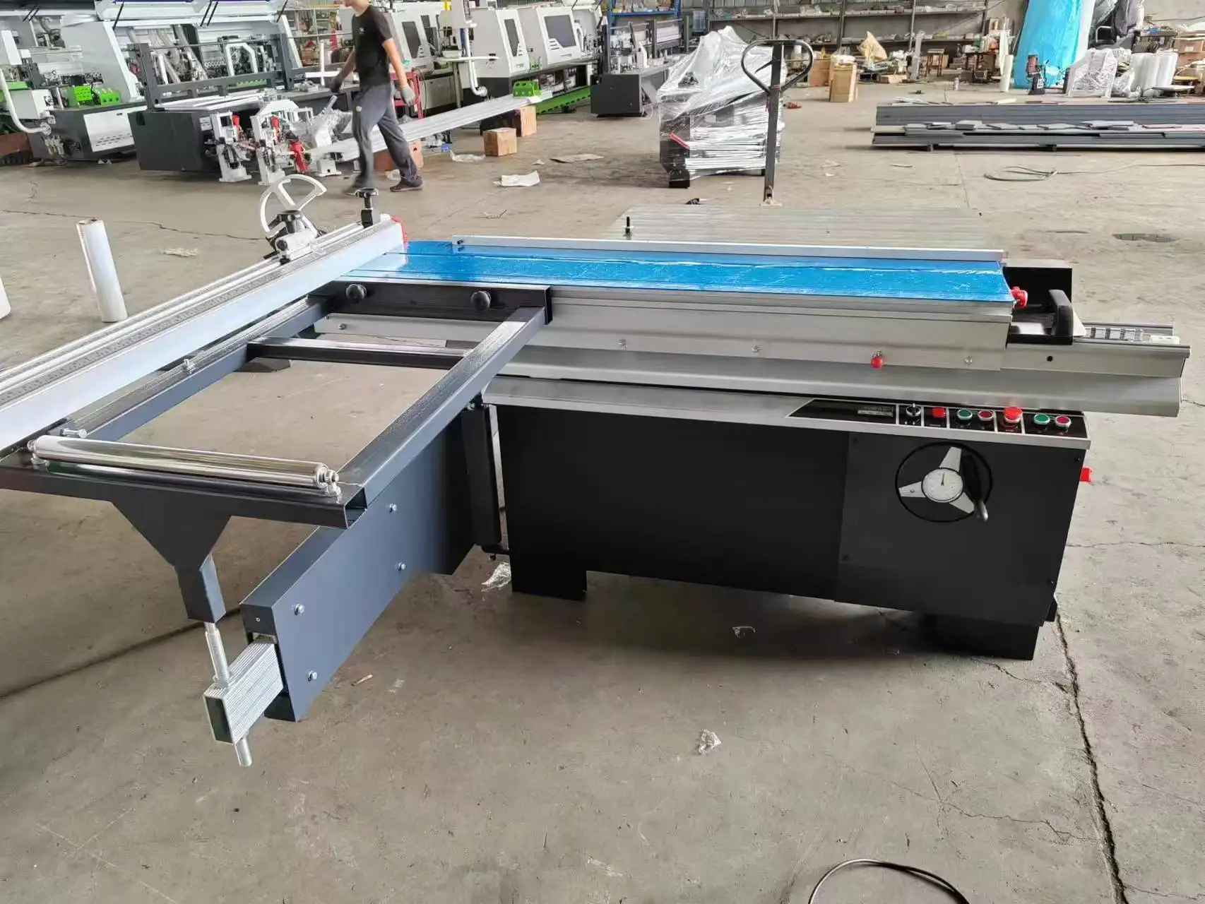 Woodworking Machinery Wood Cutting Sliding Table Saw