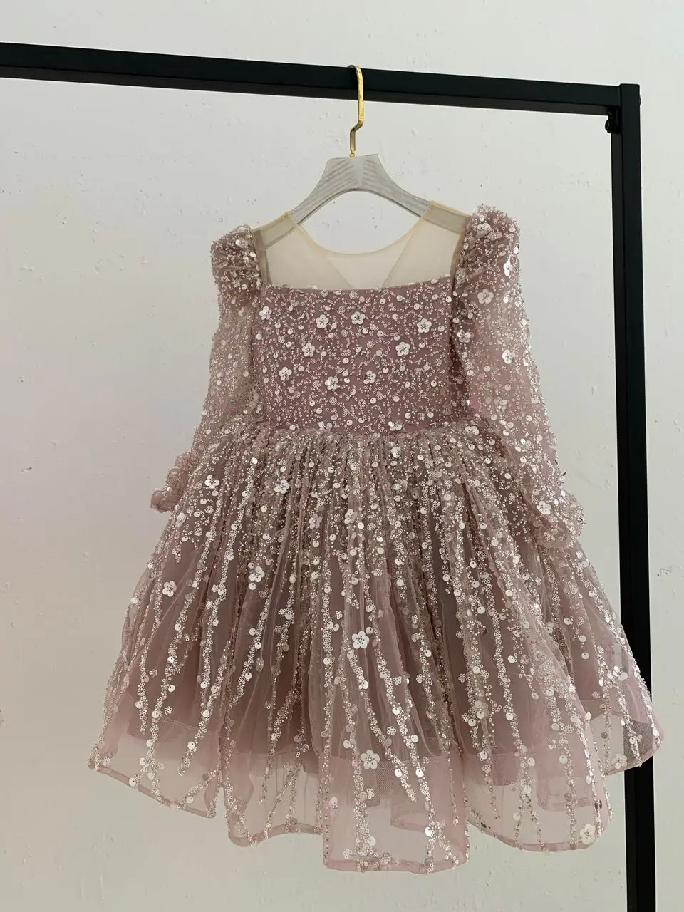 Großhandel Rosa Blumenmädchenkleid für Hochzeiten mit Spitzenapplikationen Prinzessinnen-Kindergeburtstagsparty Erstkommunion Ballkleider Maßanfertigung – Detail 1