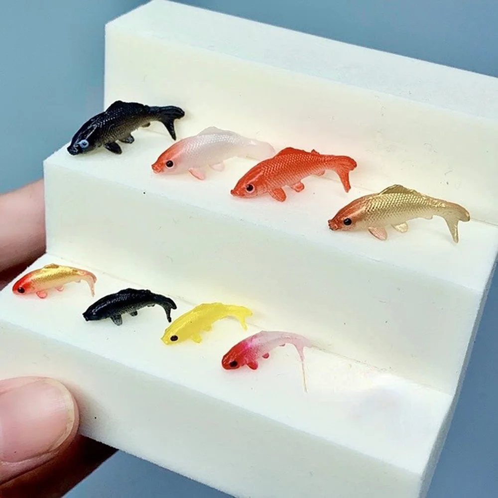 Mini modelo de pez dorado a escala de plástico suave, adornos de Color al azar, modelos de simulación de peces pequeños, manualidades de decoración