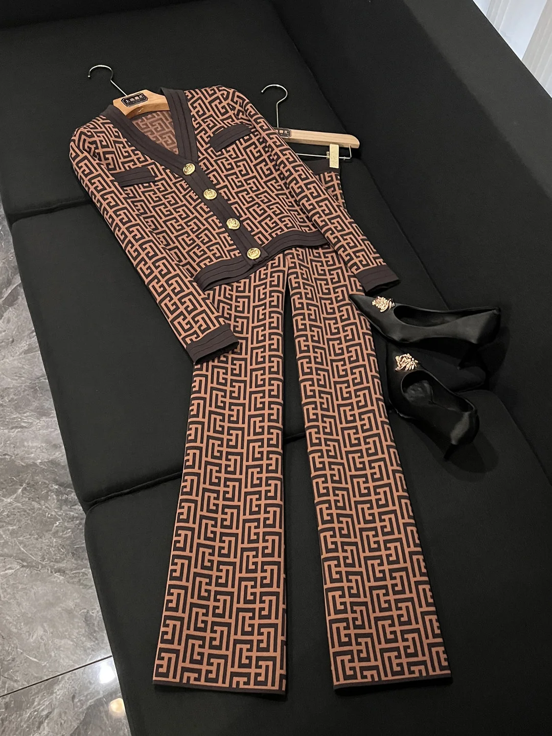 

Высококачественный модный вязаный комплект из топа и брюк, осенне-зимний новый Sle Internet Celebri Personali, модная верхняя одежда