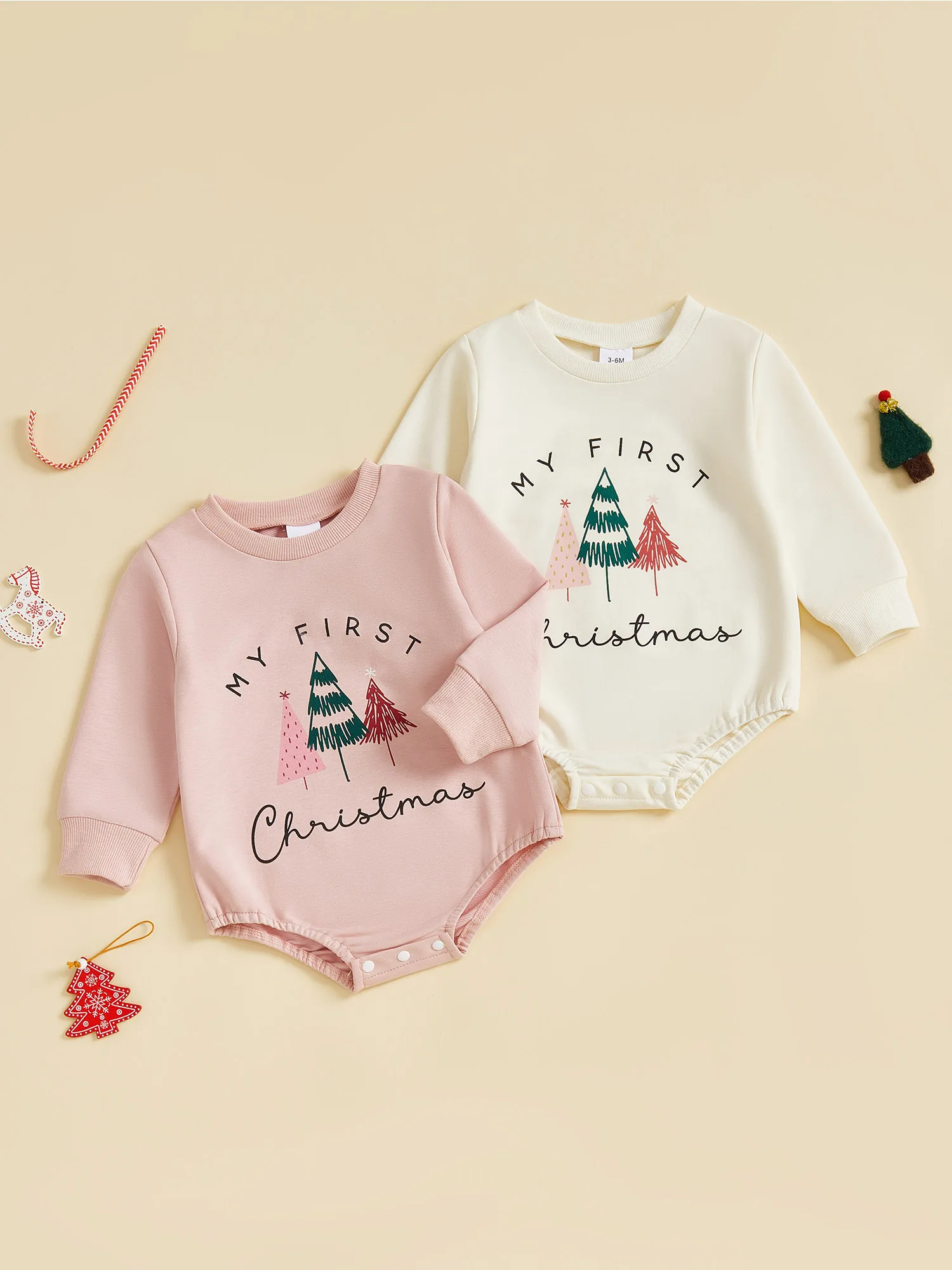 

Очаровательный рождественский детский комбинезон с праздничным принтом дерева и уютными длинными рукавами — идеальный праздничный комбинезон для младенцев