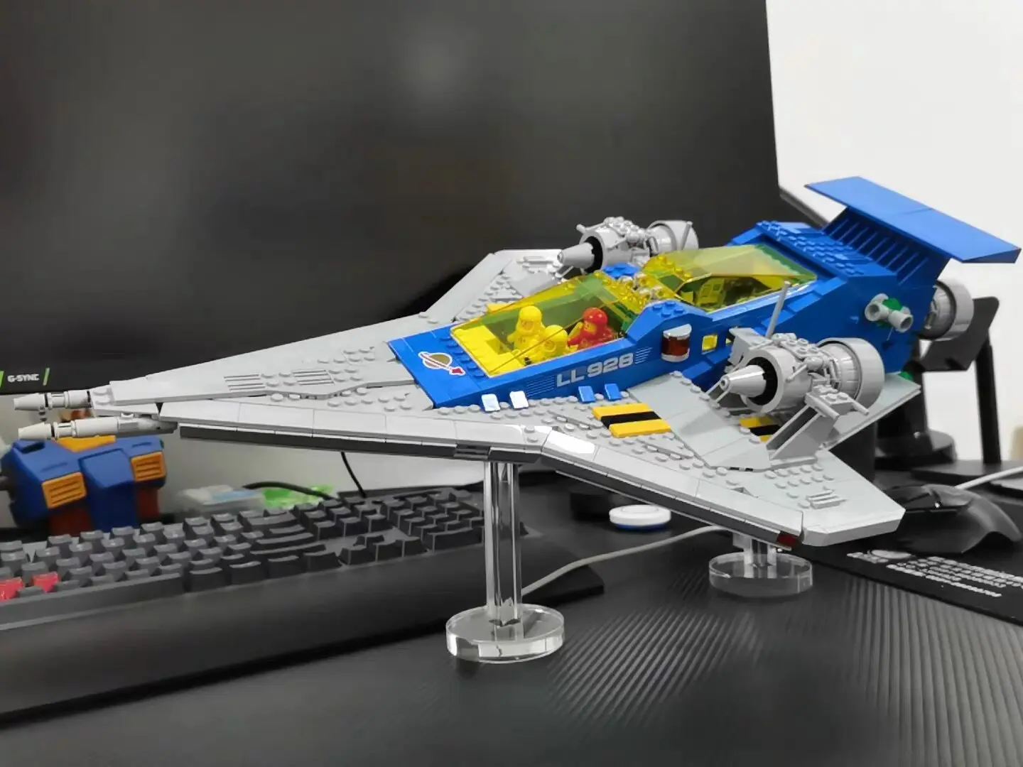 Transparent Acrylic Display Bracket 14cm Height 180 Degree Rotatable Holder for Building Block Models Simulation Aircraft