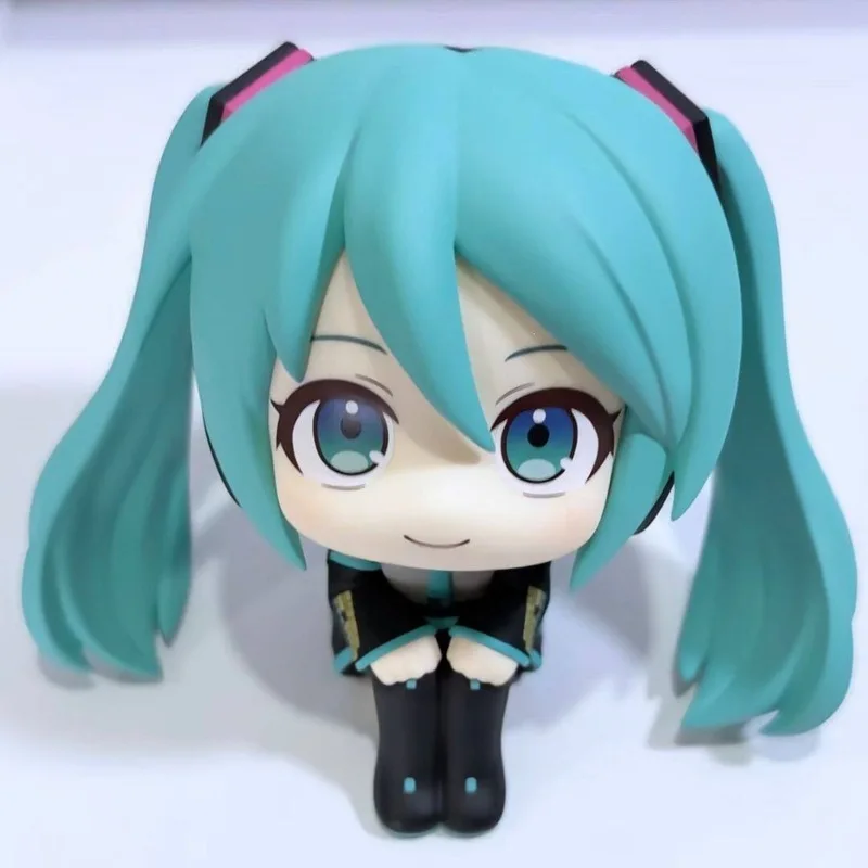 boneca-colecionavel-hatsune-miku-versao-q-de-8cm-figura-de-anime-sentada-brinquedo-fofo-para-decoracao-de-mesa-casa-e-carro-modelo-de-boneca-presente