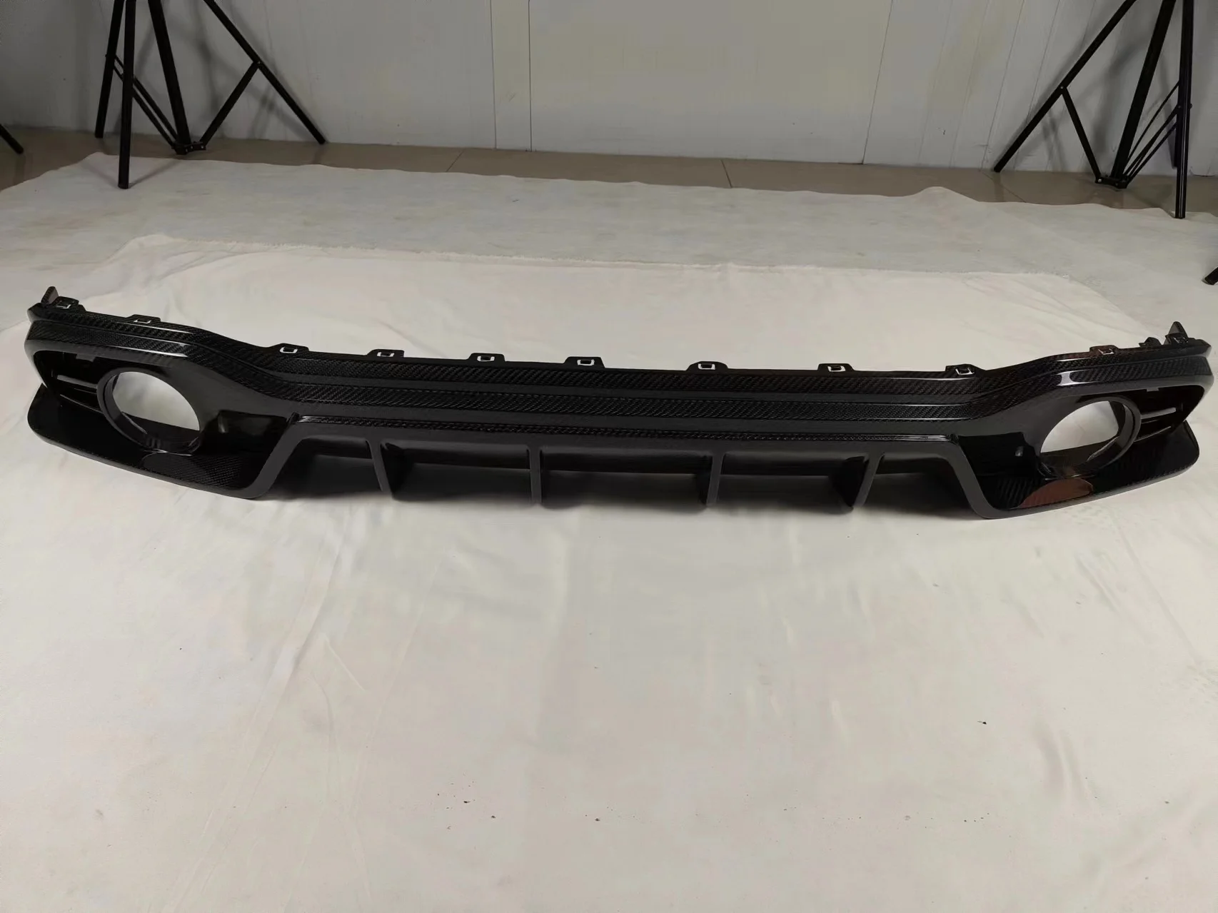 High Quality Dry Carbon Fiber Golf8 Rear Diffuser For Volkswagen GTI Car Accessories