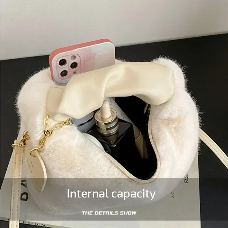 حقائب يد نسائية من الفرو الصناعي بمقبض مكشكش حقيبة كتف صغيرة للسيدات حقيبة كروس كاجوال حقائب شتوية على شكل نصف قمر للنساء