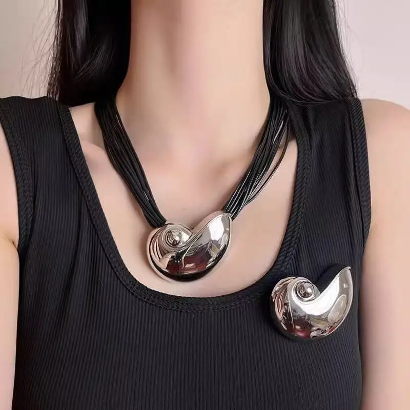 

Exaggerated European Style Metal Conch Necklace And Brooch for Women High-End Heavy Work Collarbone Chain Daily Commute Accessor