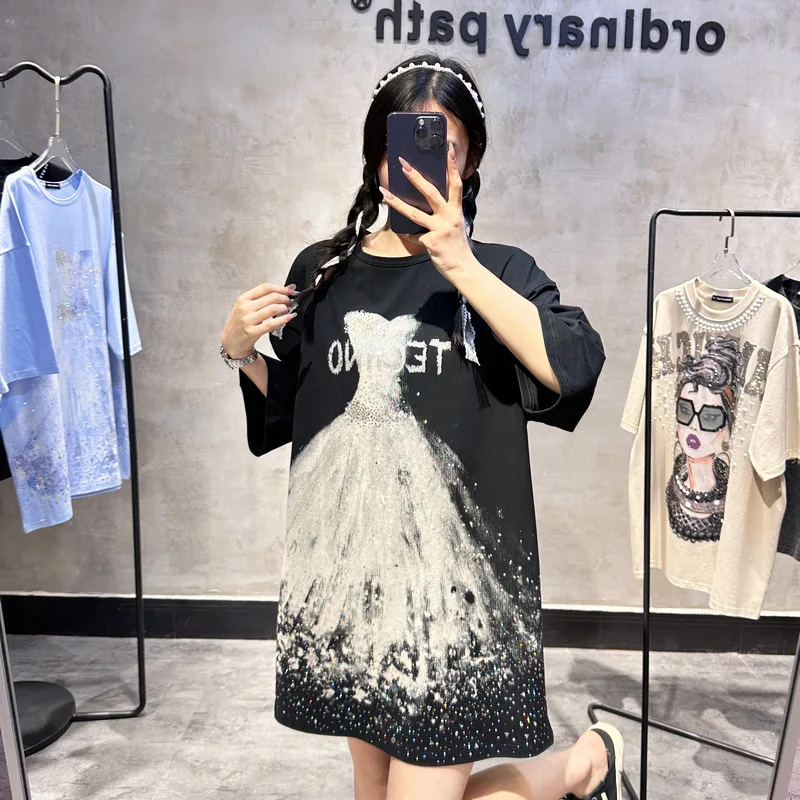 ラインストーン付きの女性用Tシャツ,半袖の特大のドレス,ダイヤモンドのパターン,大きいサイズ,柔らかく,エレガントな生地,夏,結婚式,ラグジュアリー