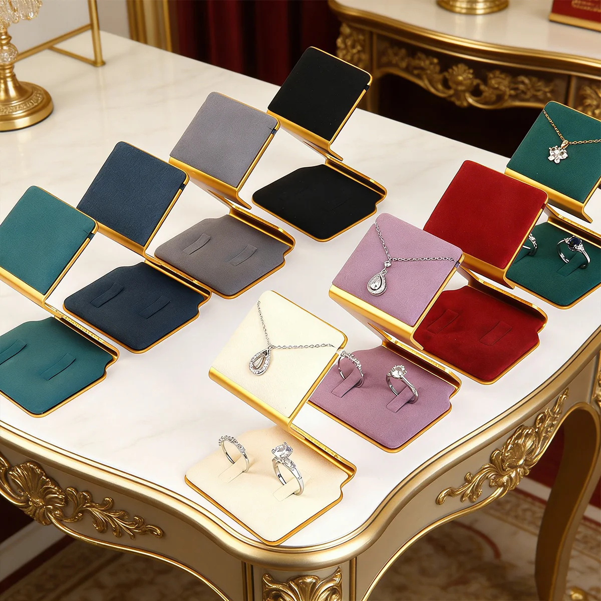 

Многофункциональная Z-образная подставка для часов и ювелирных изделий из золотистого металла - мягкая подушка для защиты от царапин