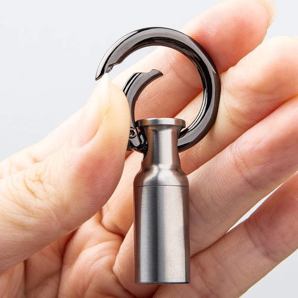 Porte-pilules de voyage léger pour l'extérieur, organisateur de clés avec design étanche et anneau de clés supplémentaire pour fixation