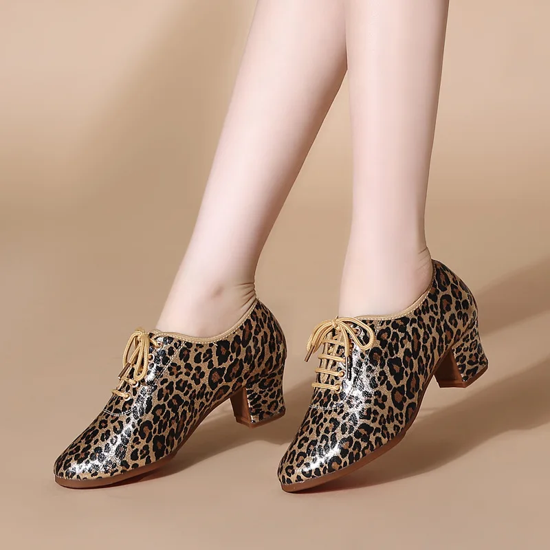 

Обувь для латинских джазовых танцев с леопардовым принтом для женщин и девочек, женская обувь для бальных танцев на мягкой подошве для квадратных танцев, удобная обувь для прогулок на среднем каблуке