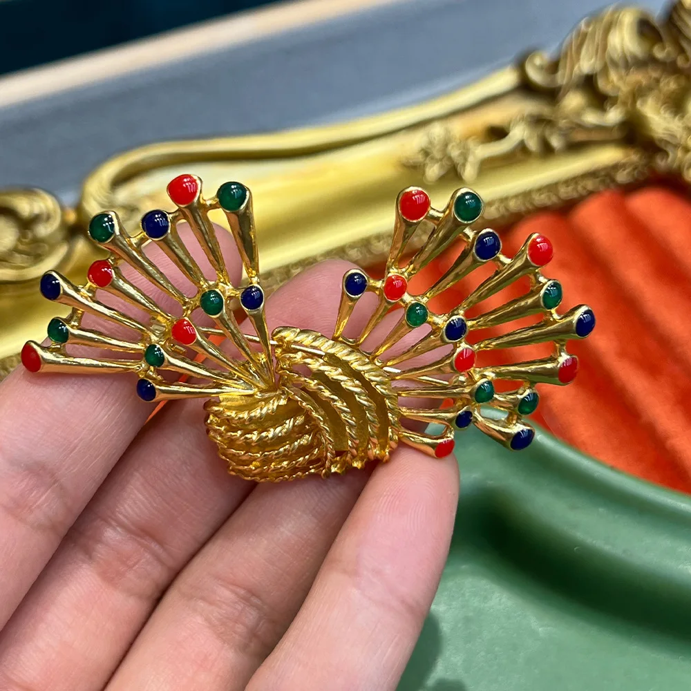 French clothing accessories geometric design gold-plated exquisite high-end suit simple medieval versatile brooch women