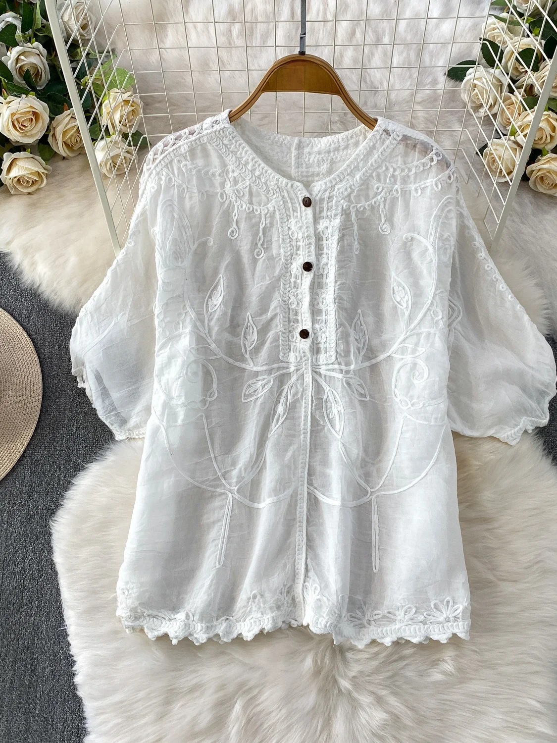 Retro Embroidered round Neck Seven Sleeve Shirt Women Casual Loose Single Buttoned Top Korean Style Commute Fashion Spring Su...