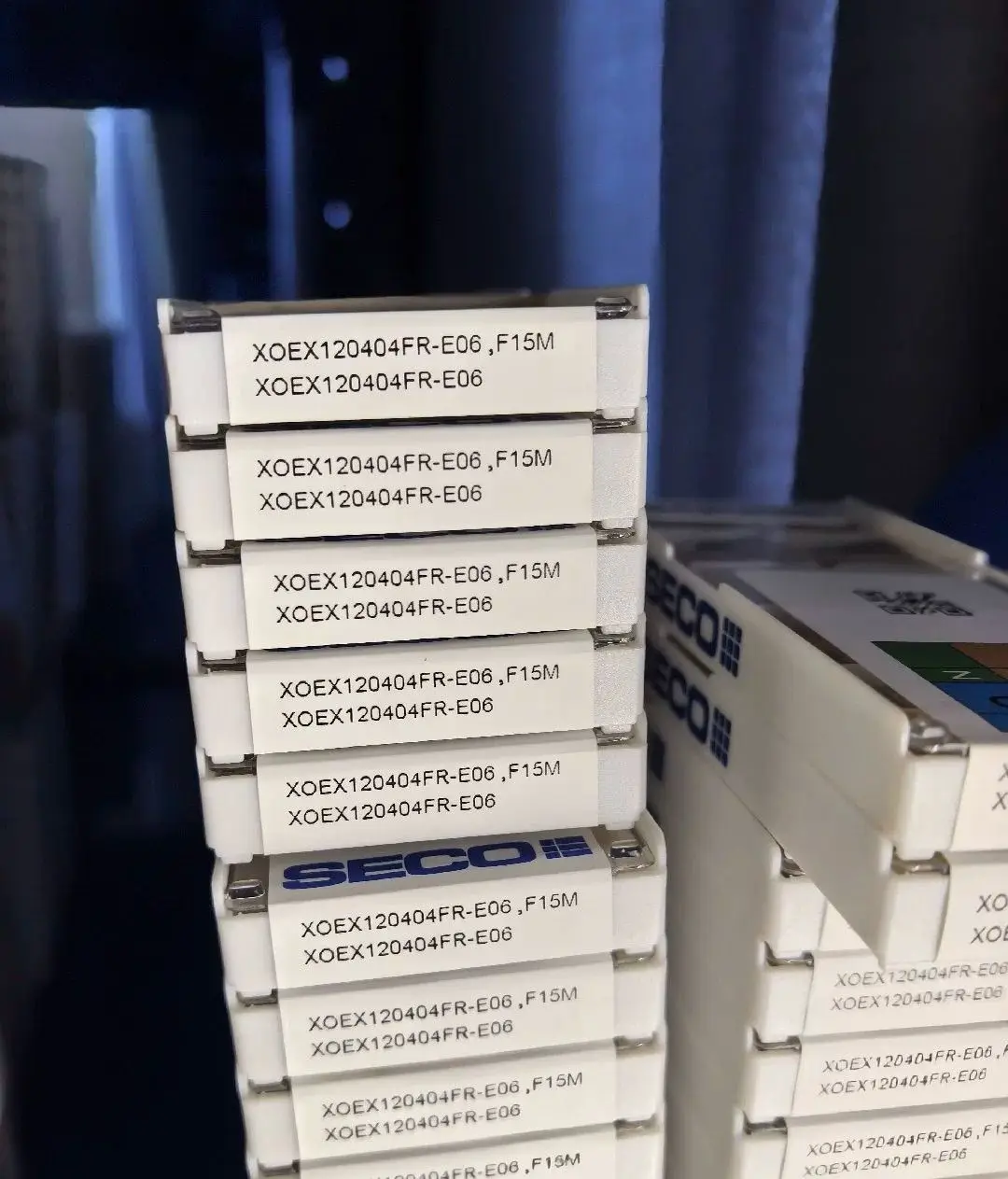 

Hard alloy cutting blades XOEX120408FR-E06,H15