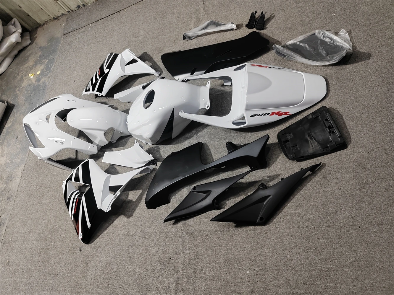 Injection Mold New ABS Motorcycle Fairings Applicable to Honda CBR600RR F5 2005 2006 05 06 Bodywork Black and white