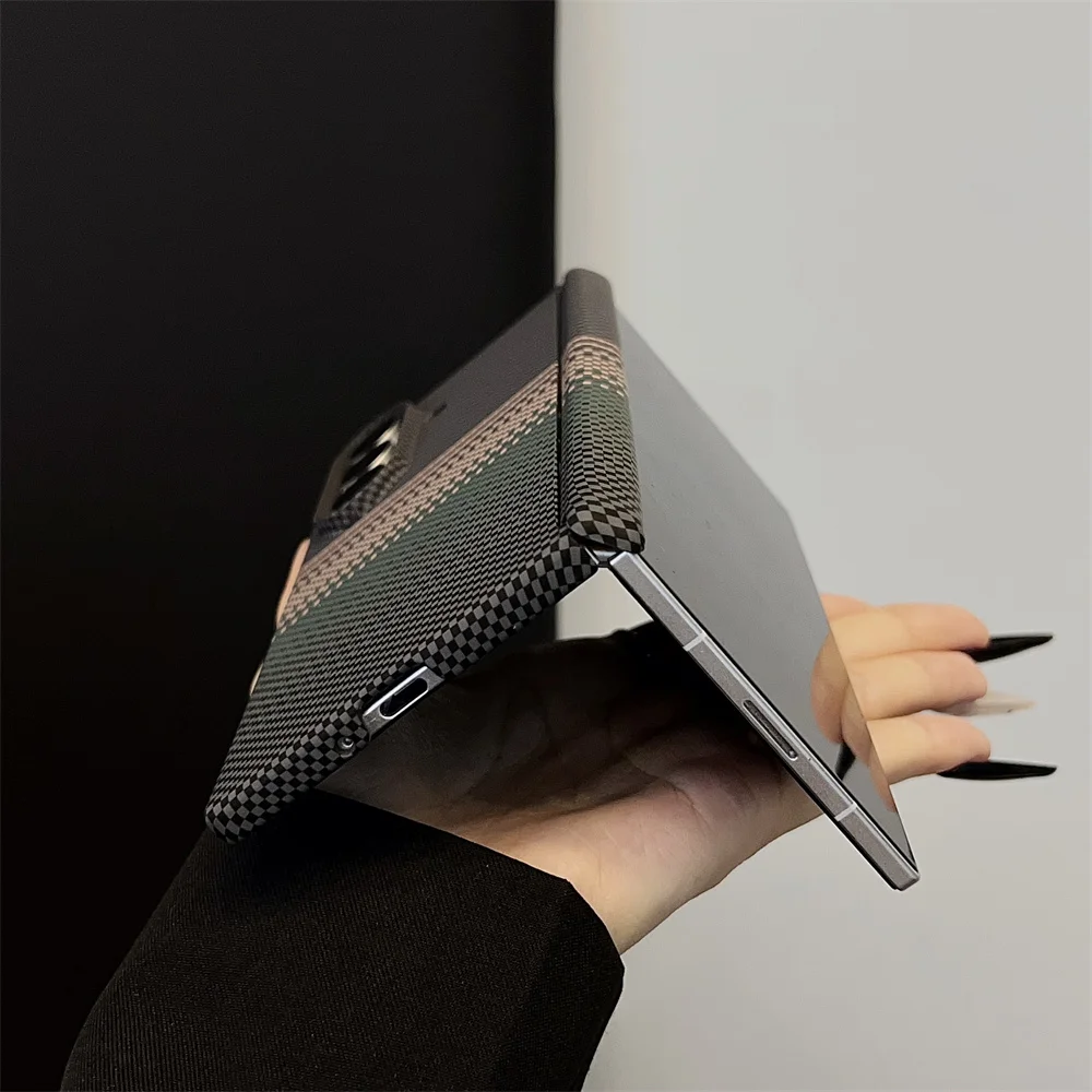 Luksusowe etui na telefon z włókna kevlarowego i włókna węglowego z magnetycznym mocowaniem do Samsung Z Fold 7 oraz Huawei X6 X5 Magic V5 lub Vivo Fold 5 3 Pro, tylna obudowa — zdjęcie produktu 5