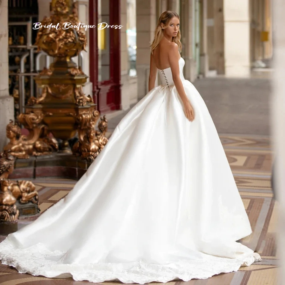 Customized Exquisite Satin Wedding Dress Elegant Appliques Bride Lace A-Line Vintage Wedding Gowns  Ball Gown Train Vestido De N