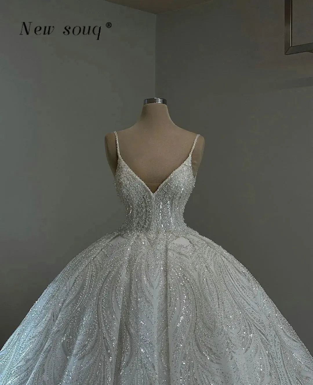 Glamorous Sexy Deep V Neck Ball Gown Wedding Dresses for Brides Sparkly Sequins Spaghetti Straps Puffy Bridal Gowns Custom Made