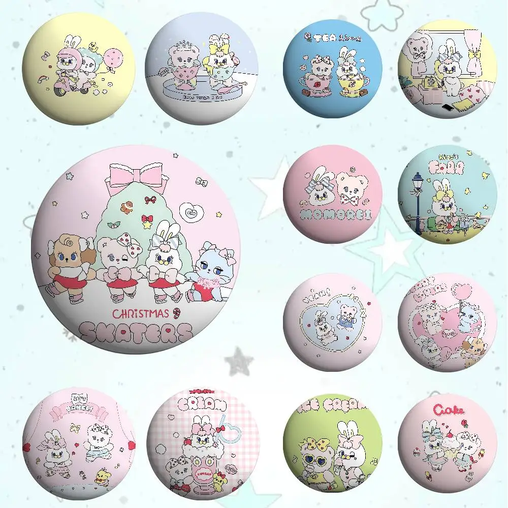 

Cute M-Momorei Badges Fans' Cartoon Lapel Pins Brooch Emblem Trinkets Gifts Folks Backpack Decor Jewelry Pieces