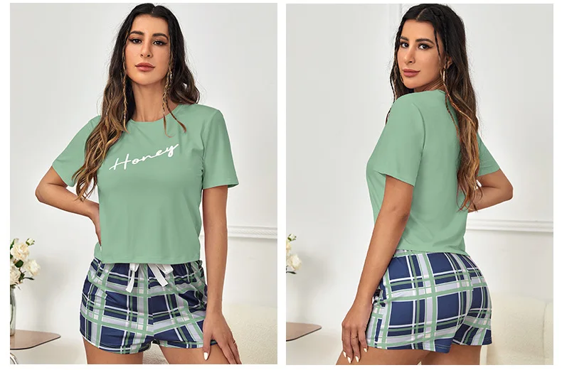 Neues Damen 2-teiliges Pyjama-Set: Kurzarm-Pullover mit Schriftzug und Karierte Shorts mit Kordelzug – Lässiges T-Shirt-Loungewear-Set – Detail 13
