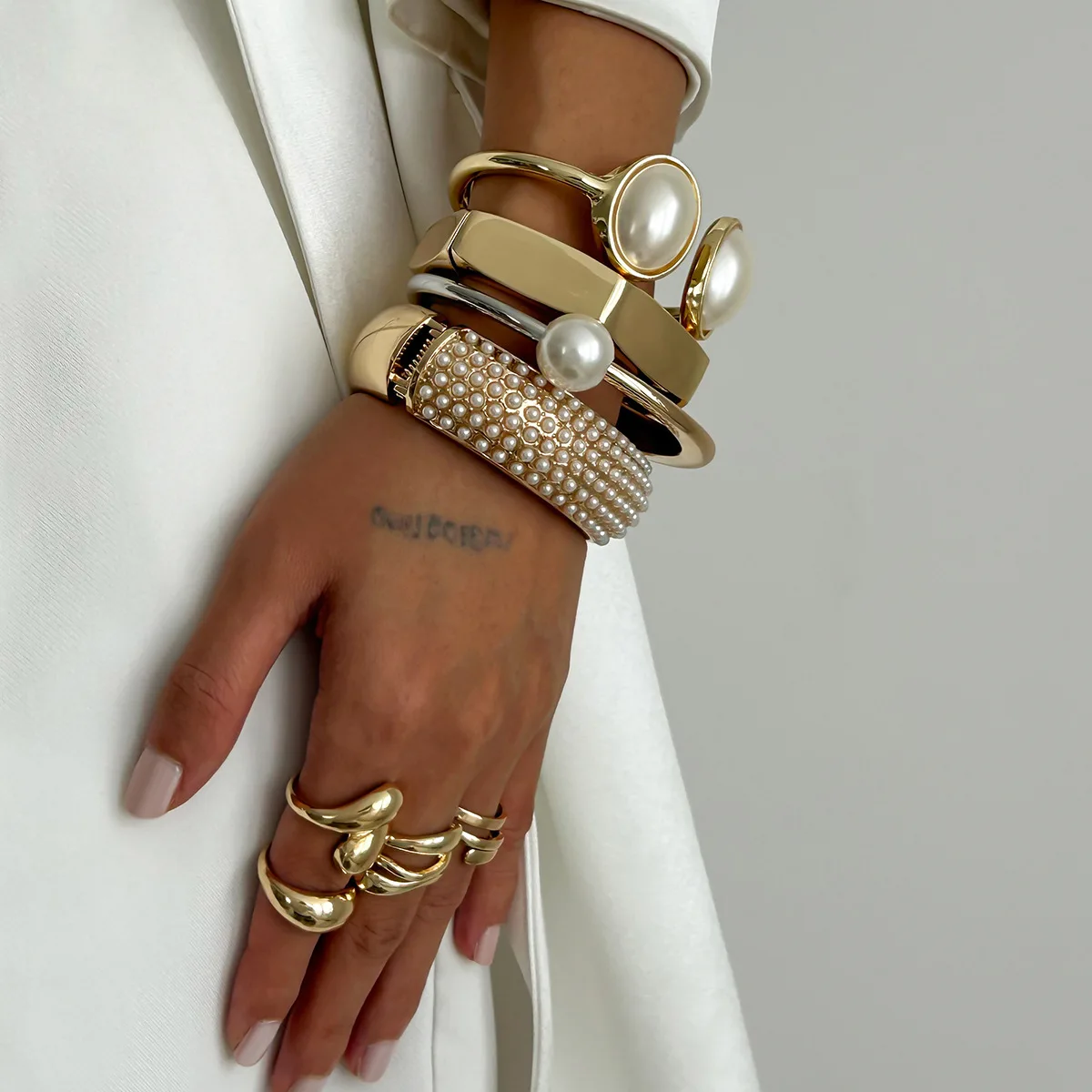 DIEZI Exaggerated Imitation Pearl Cuff Wide Bangles For Women Men Vintage Heavy Geometric Metal Spring Bangle Bracelet Jewelry