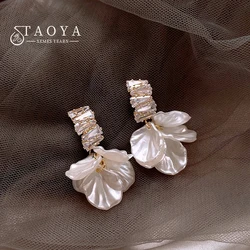 Brincos de pétala flor branca de imitação para mulheres, alta classe, joias design de moda, acessórios de luxo, novos, 2023