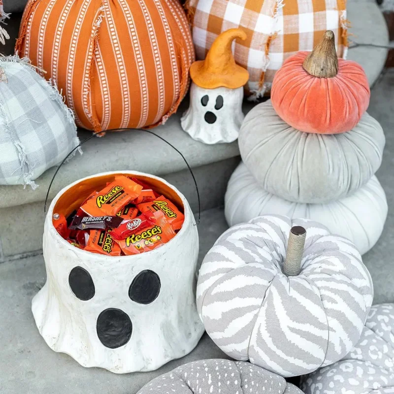 Ghost Ghost Candy Bucket Halloween Mud Pie Paper Mache Treat Bucket Halloween Geometric Resin Doorway Courtyard Decoration Gift