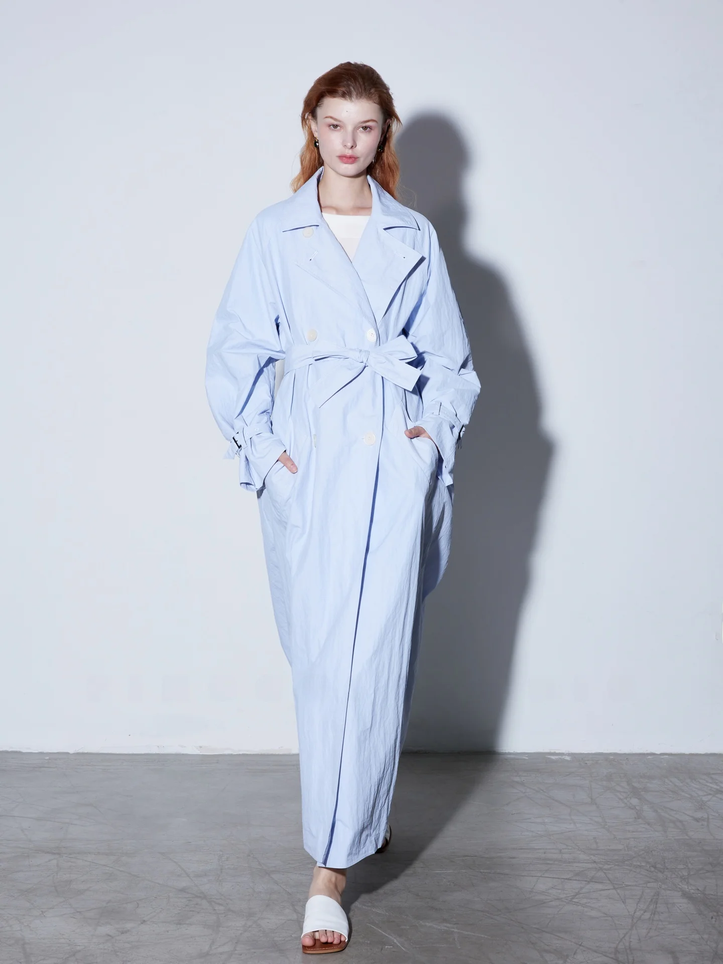 

Ветровка Finocci 26 Spring Salt Water Blue из льняного хлопка с легким эффектом помятости, плиссированная, свободного кроя